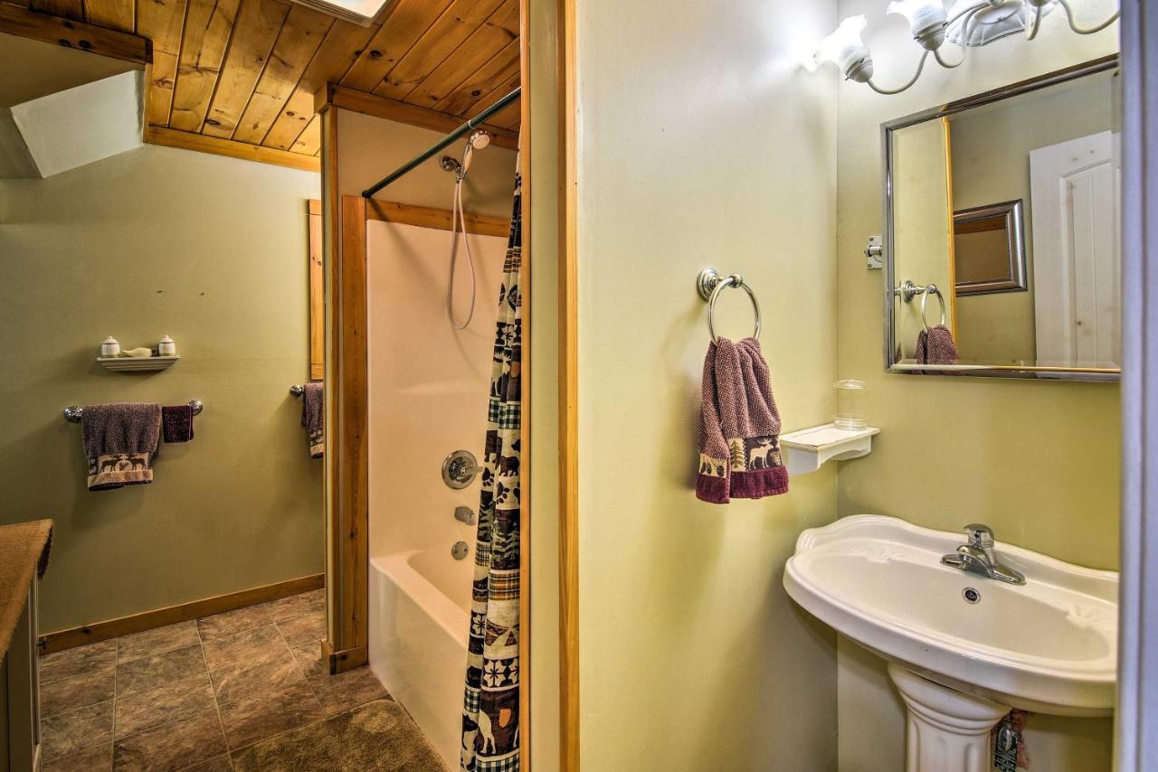 Robbinsville Cabin With Deck 3 Mi To Fontana Lake! エクステリア 写真